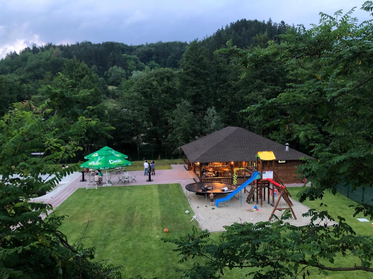 La Casute Hotell Capatineni-Paminteni Exteriör bild