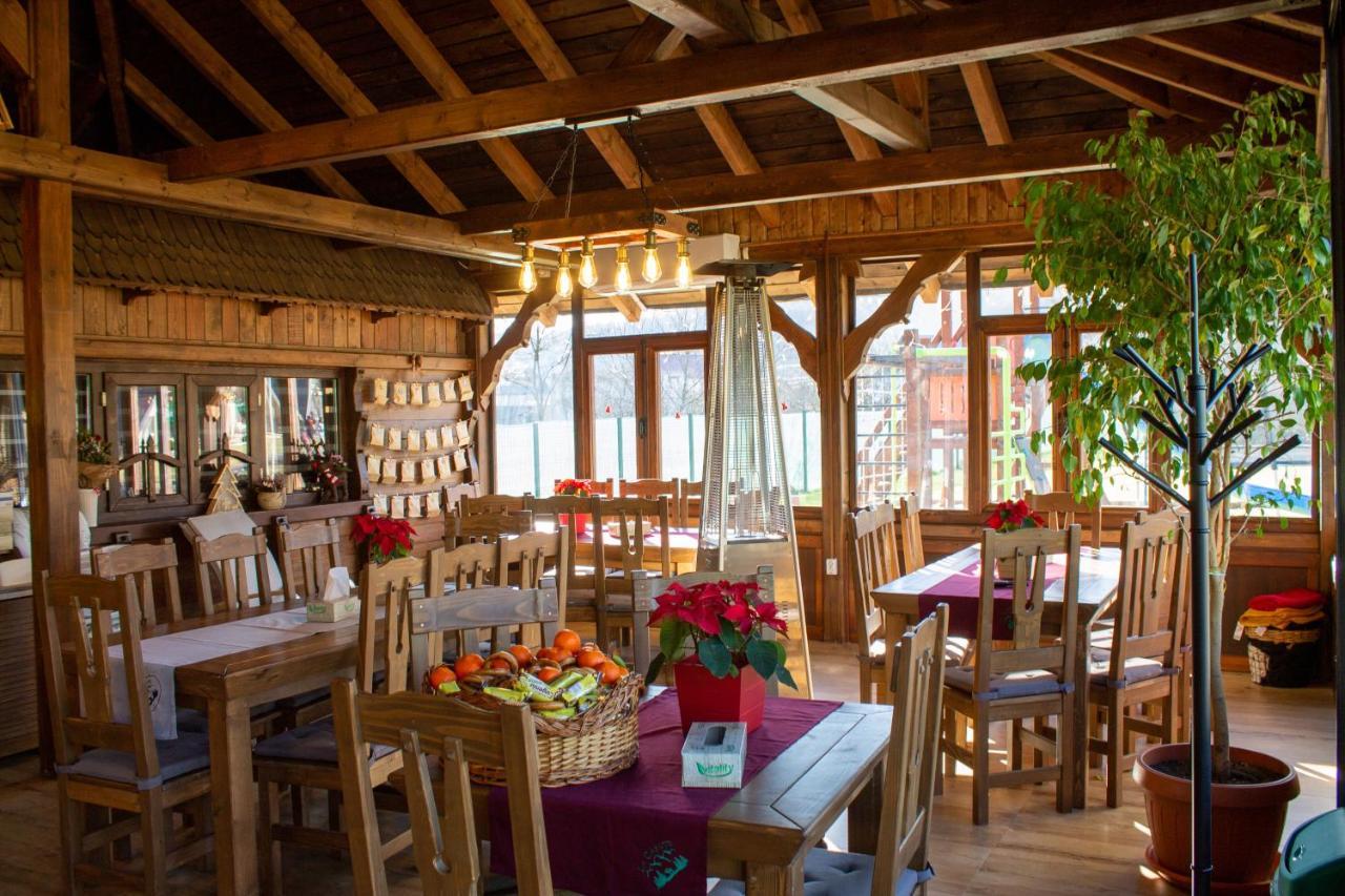 La Casute Hotell Capatineni-Paminteni Exteriör bild