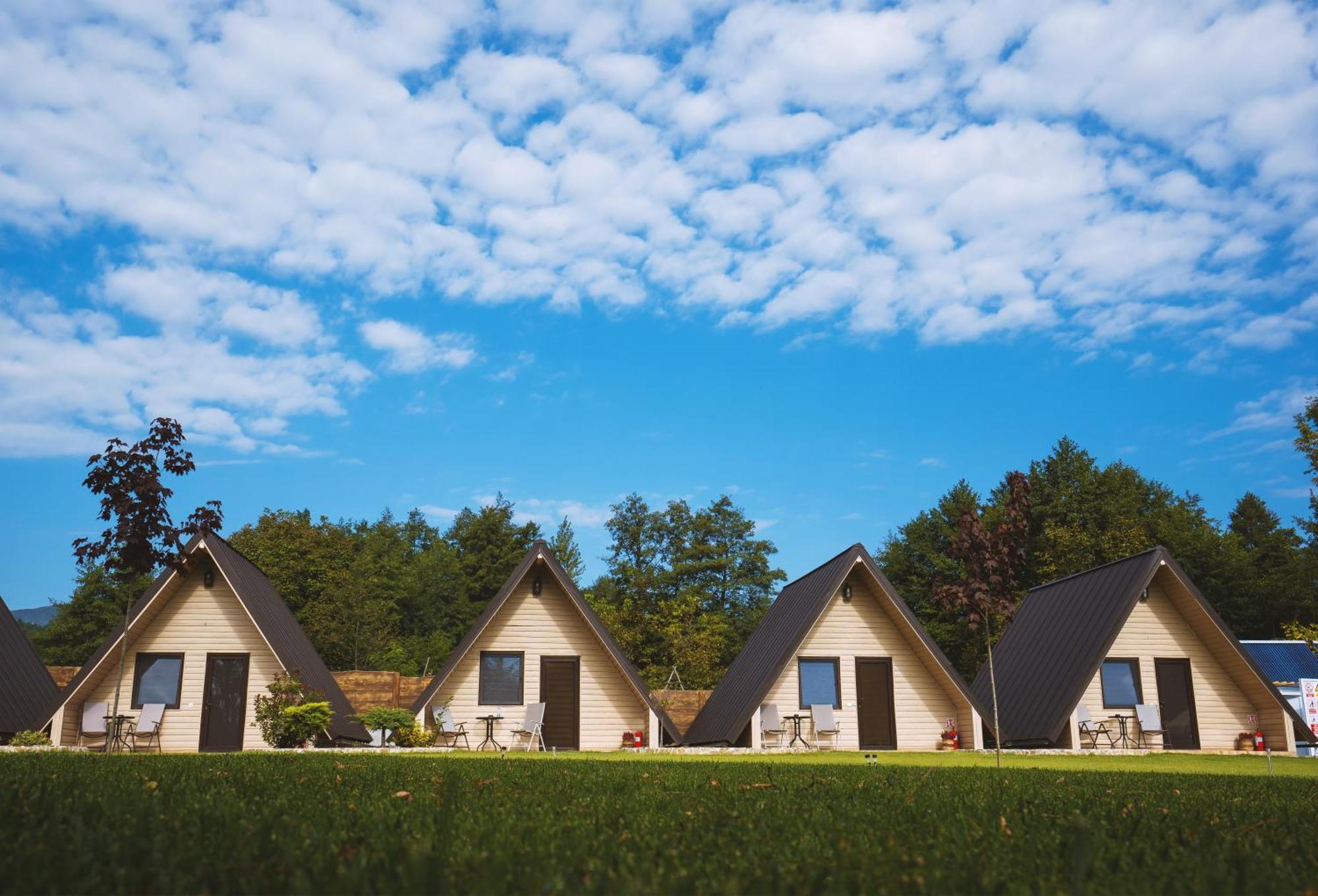 La Casute Hotell Capatineni-Paminteni Exteriör bild