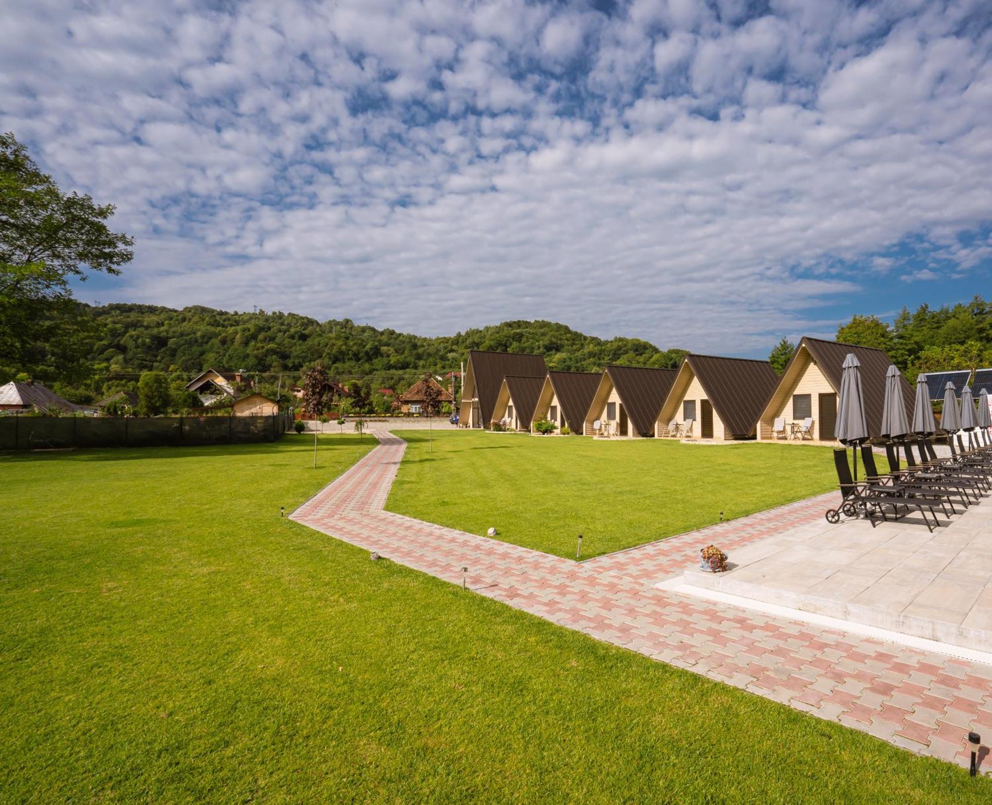 La Casute Hotell Capatineni-Paminteni Exteriör bild